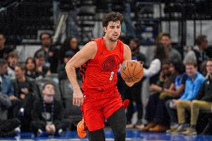 还得继续发力！阿夫迪亚半场12中5&三分4中2拿到12分3助